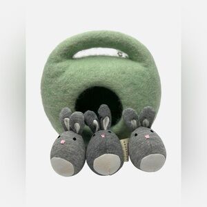 Lovevery Bunnies In A Felt Burrow Babbler
13-15 Months Montessori Toy 3 Rabbits